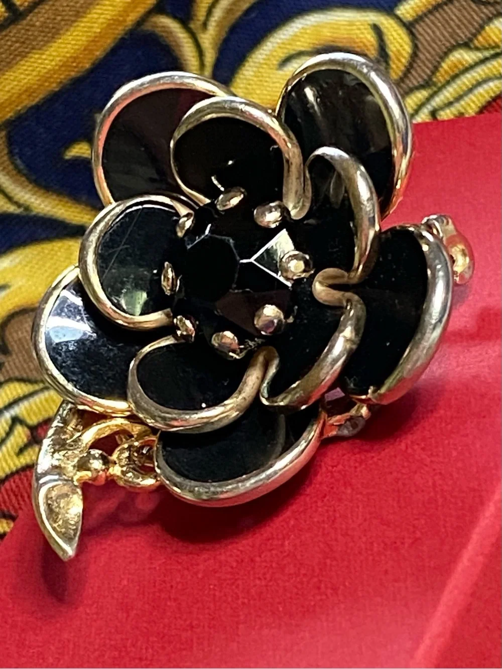 ✨Gold-Tone Black Flower Statement Broch ✨